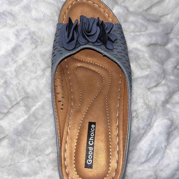 Light blue wedge sandals.  New.  Size 8. - Picture 5 of 9